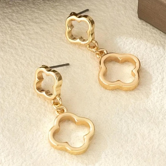 Four-leaf Clover Dangle Earrings - Picture 2 of 5